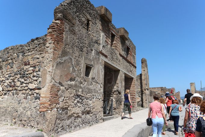 Herculaneum Skip The Line Guided Tour