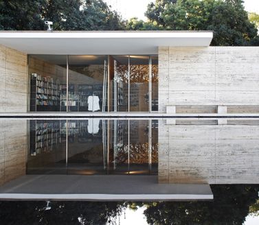 Pavillon Mies van der Rohe