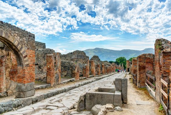 Pompeii: Guided Tour with Roundtrip from Naples