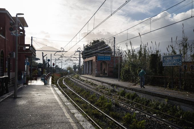 Train Transfer From Naples To Pompeii 