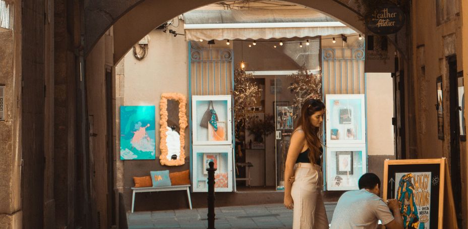 A couple admiring artwork in a charming alley of Barcelona's Gothic Quarter