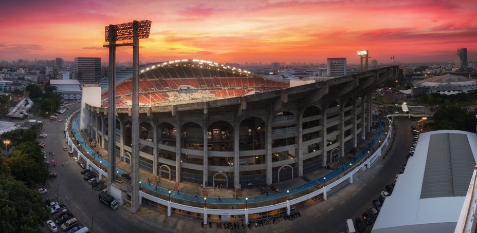 The high angle of the stadium at the time of the Twilight Light with the opening of the stadium lights