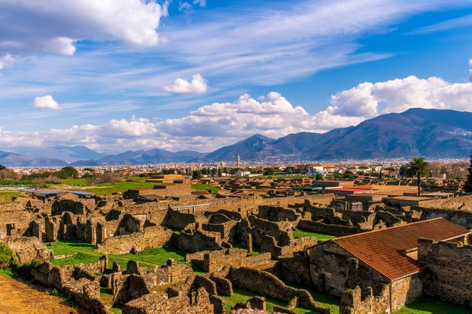 Train Transfer From Naples To Pompeii 