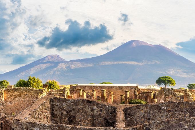 Train Transfer From Naples To Pompeii 